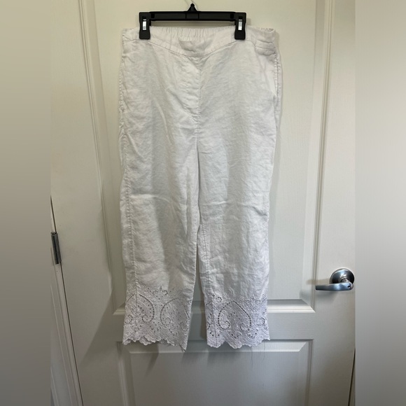 Chico's Pants - Chico's Women's White Cropped Pants Size 1 Eyelet Trim bottom Elastic Waist